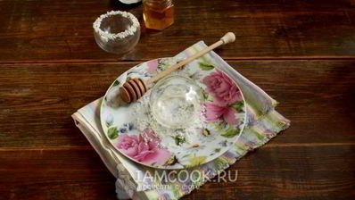 смузи с кокосовым молоком и черной смородиной