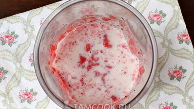 смузи с малиной и бананом