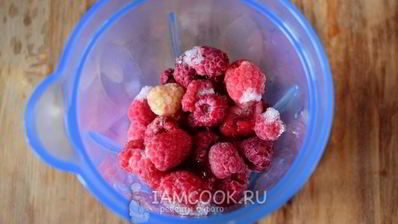 смузи с малиной и черешней