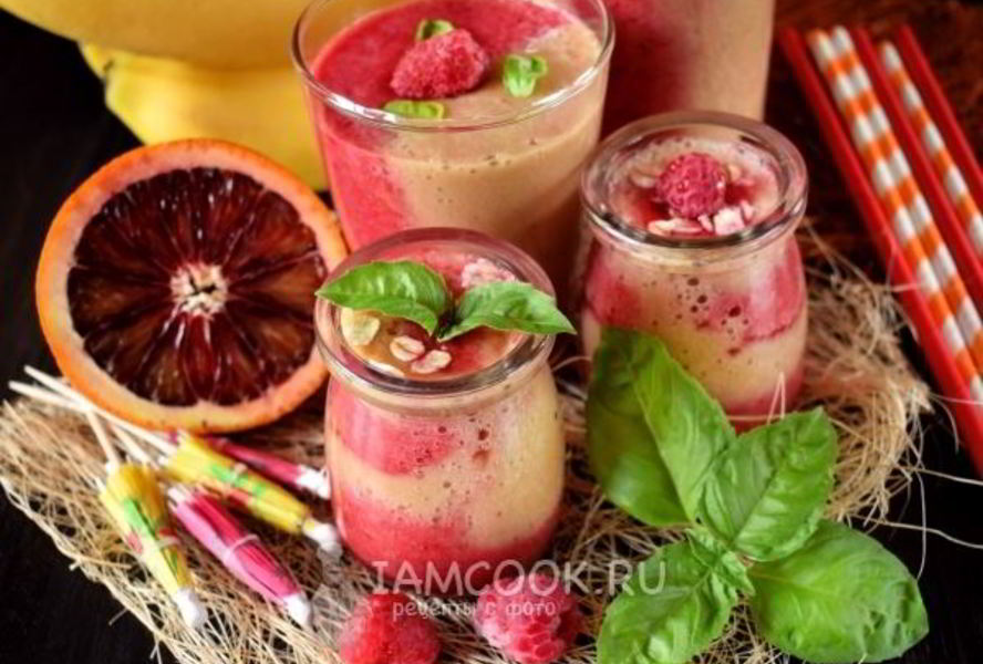 Смузи с малиной и красным апельсином