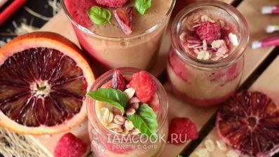 смузи с малиной и красным апельсином