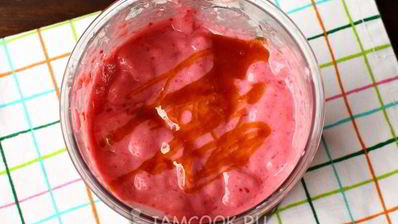 смузи с малиной, яблоком и грушей