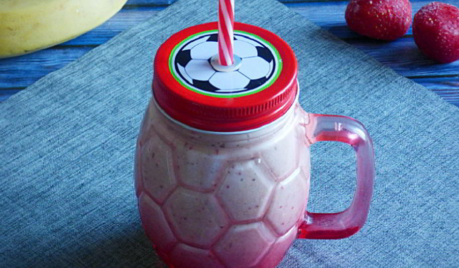 Рецепт смузей с овсянкой, бананом и клубникой