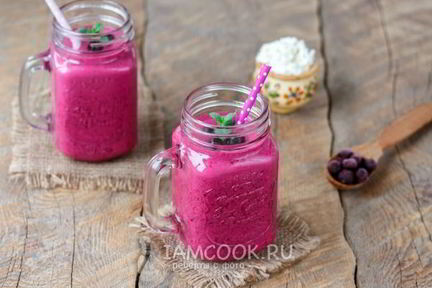 Смузи с творогом, бананом и смородиной