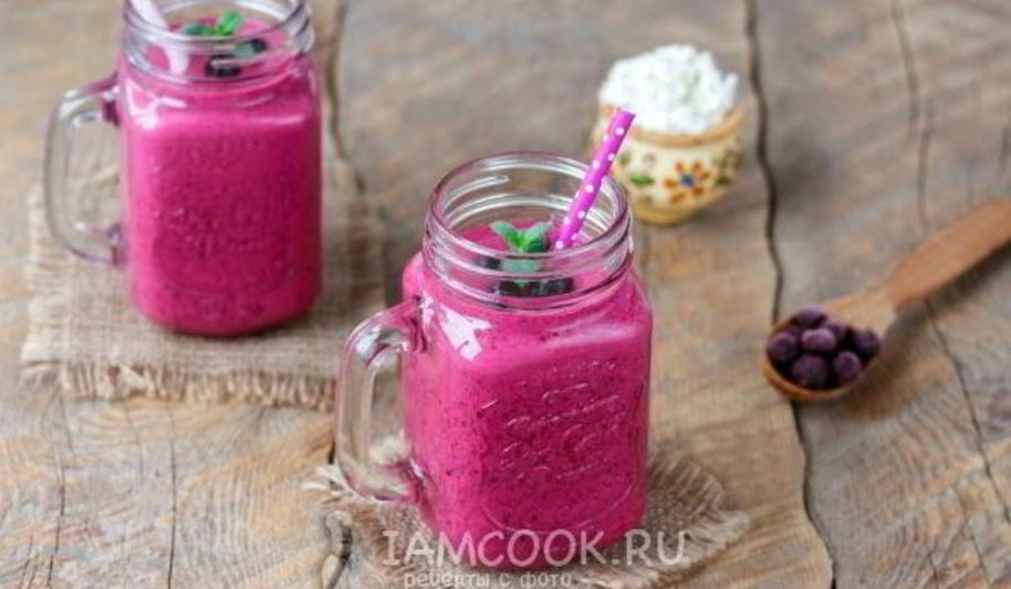 Рецепт смузей с творогом, бананом и смородиной