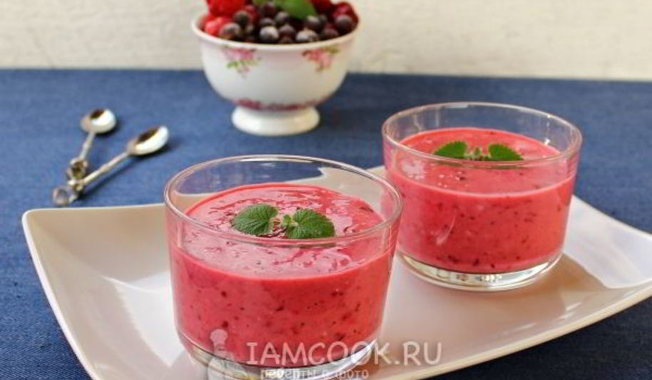 Рецепт смузей с ягодами, имбирем и овсянкой