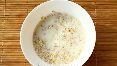 смузи с ягодами, имбирем и овсянкой