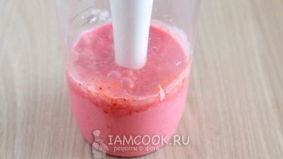 смузи с замороженной клубникой