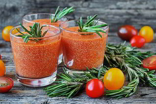 Томатный смузи с творогом и розмарином