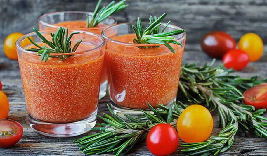 Рецепт томатного смузи с творогом и розмарином