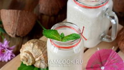 тропический смузи с кокосовым молоком