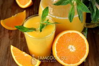 Тропический смузи с консервированным манго и ананасом