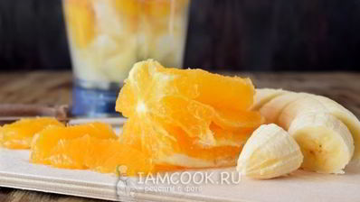 тропический смузи с консервированным манго и ананасом