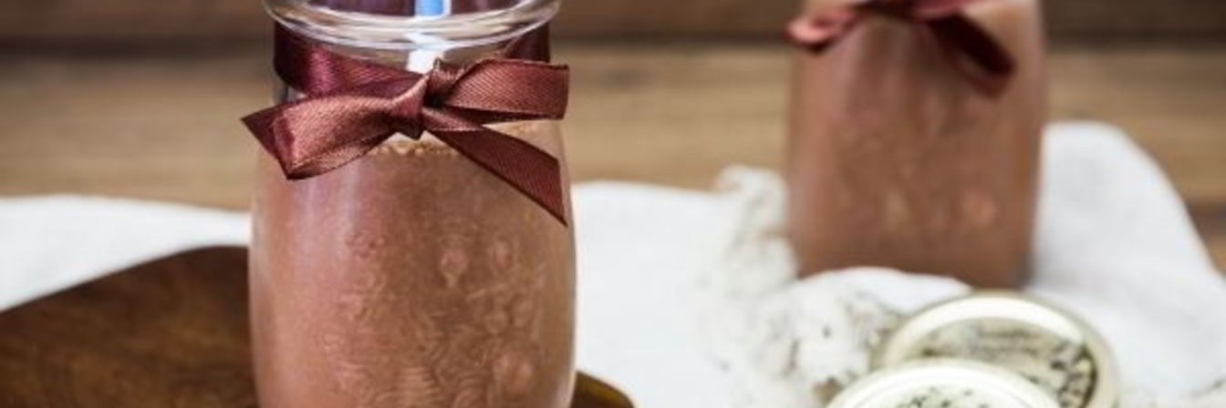 Творожный смузи с бананом и какао