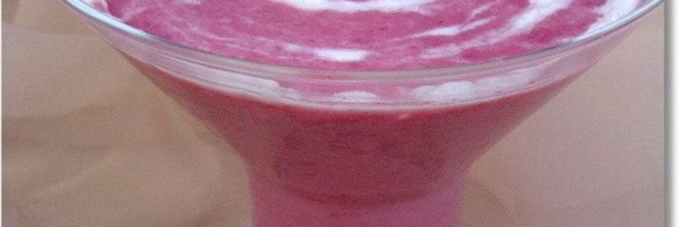 Вишневый смузи с йогуртом и овсяными хлопьями