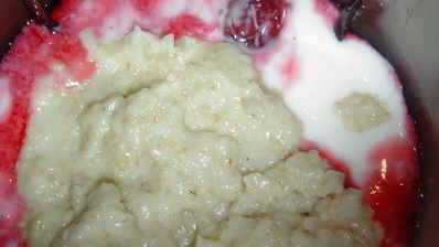 вишневый смузи с йогуртом и овсяными хлопьями