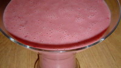 вишневый смузи с йогуртом и овсяными хлопьями