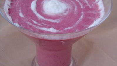 вишневый смузи с йогуртом и овсяными хлопьями