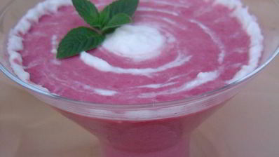 вишневый смузи с йогуртом и овсяными хлопьями