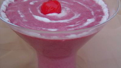 вишневый смузи с йогуртом и овсяными хлопьями