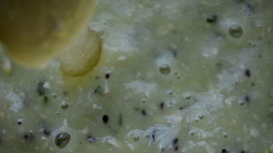 зеленый смузи с киви и огурцом