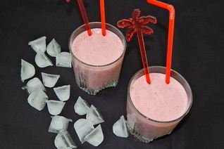 Земляничный смузи с мюсли