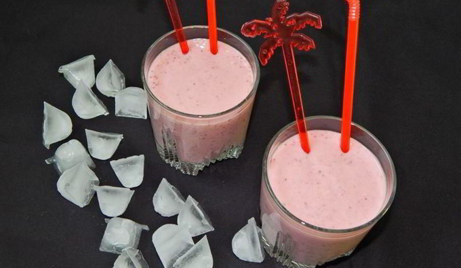 Рецепт земляничного смузи с мюсли