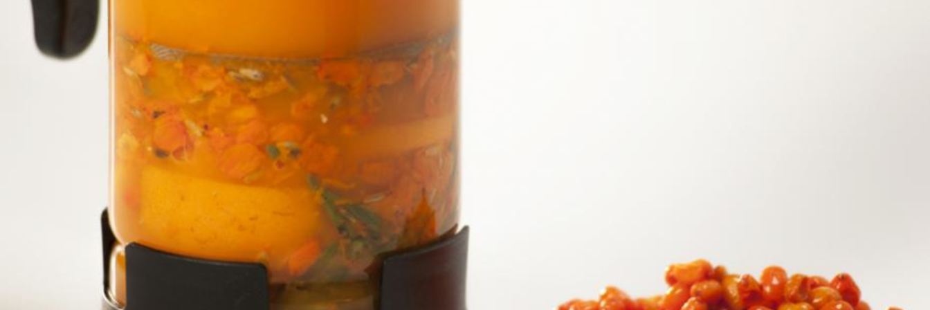 Теплый облепиховый напиток