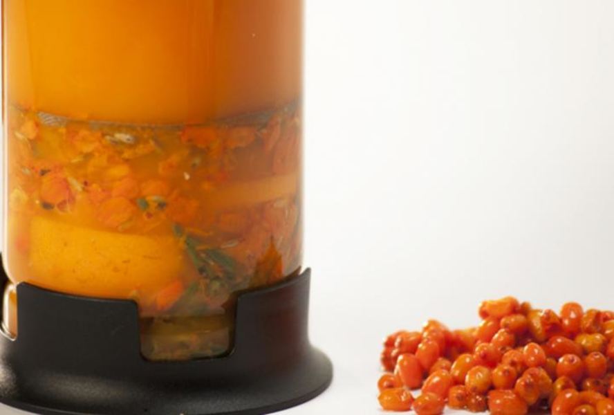 Теплый облепиховый напиток