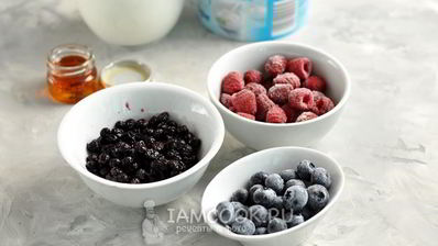 ягодный протеиновый коктейль с медом