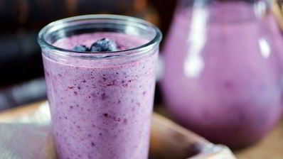 ягодный протеиновый коктейль с медом