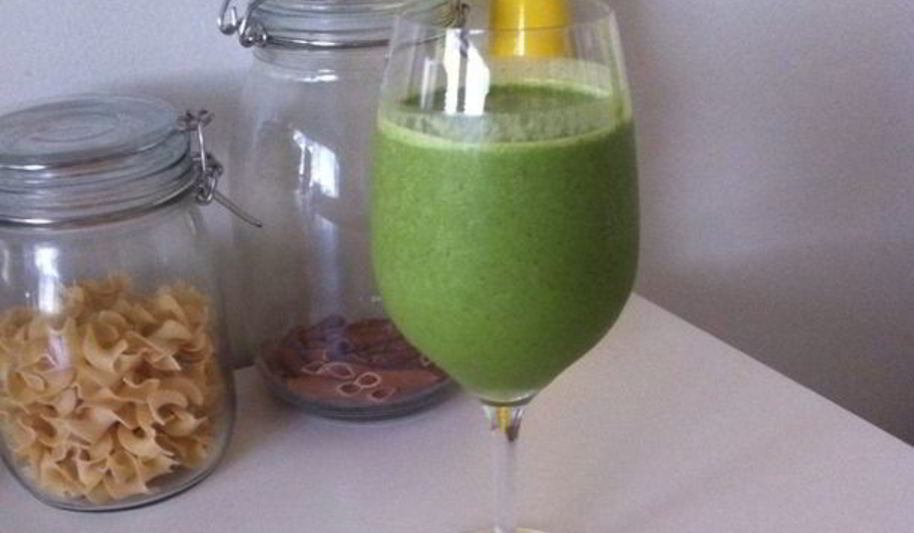 Рецепт зеленого коктейля с финиками