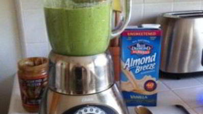 зеленый коктейль с финиками