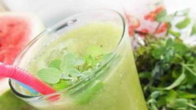 зеленый коктейль с лимоном