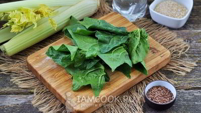 зеленый коктейль с овсяными хлопьями и льном