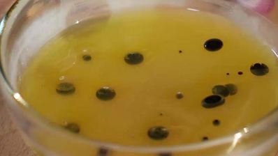 греческий салат с бальзамическим жемчугом