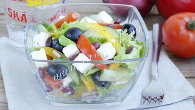 греческий салат с фасолью