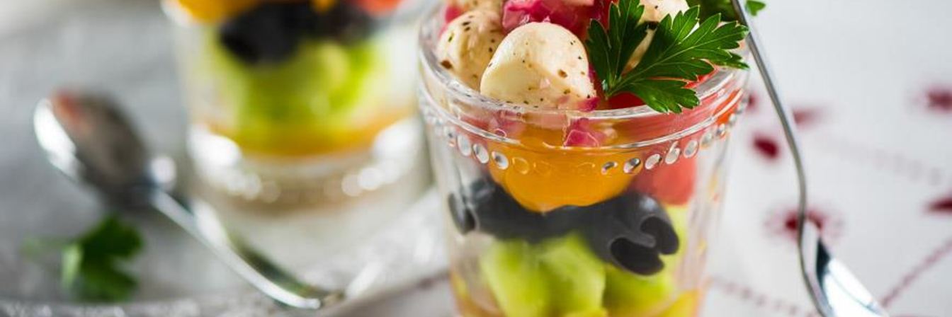 Греческий салат с моцареллой