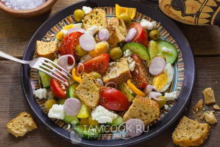 Греческий салат с сухариками