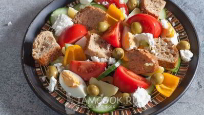 греческий салат с сухариками