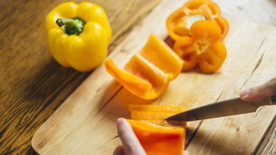 греческий салат с жареным адыгейским сыром