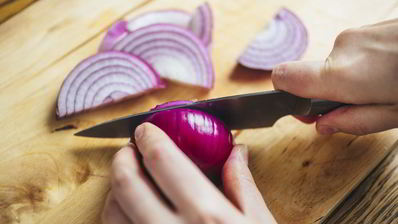 греческий салат с жареным адыгейским сыром