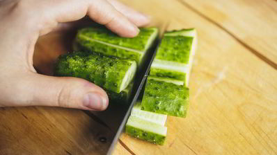 греческий салат с жареным адыгейским сыром