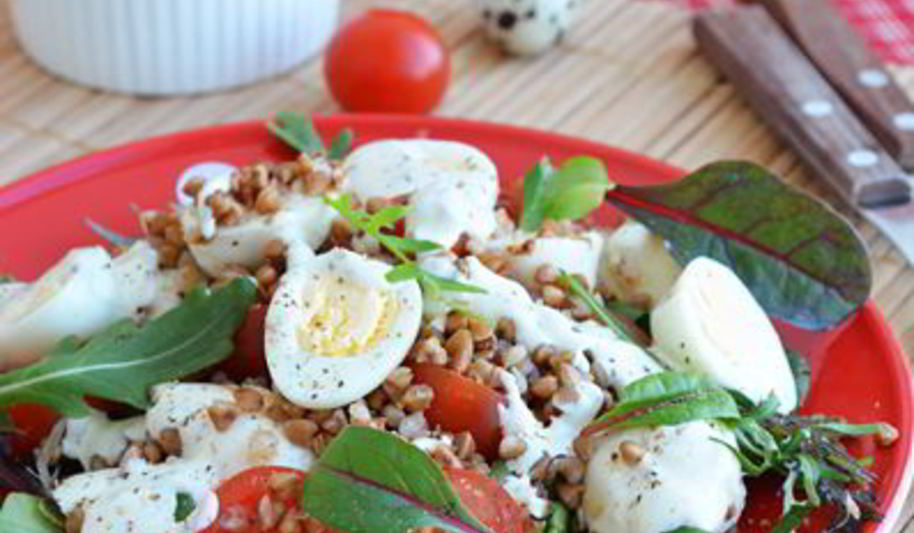 Рецепт гречневого салата с перепелиными яйцами