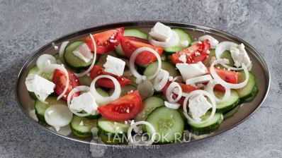 простой греческий салат по-гречески