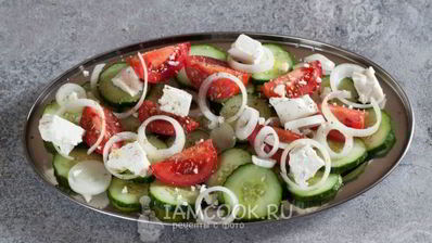 простой греческий салат по-гречески