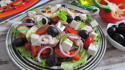 салат греческий с курицей