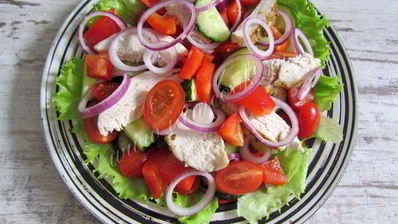 салат греческий с курицей