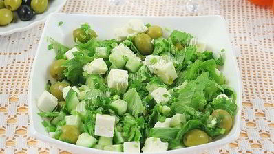 салат зеленый греческий с брынзой