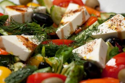 Солнечный греческий салат